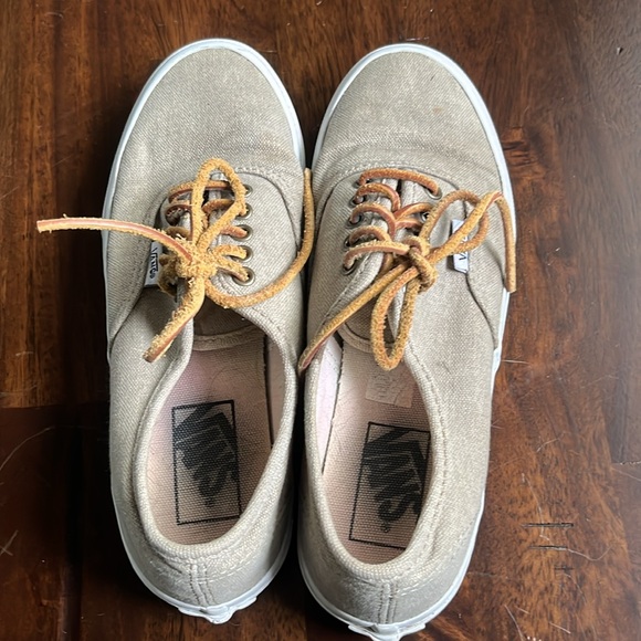 Vans - Picture 8 of 9